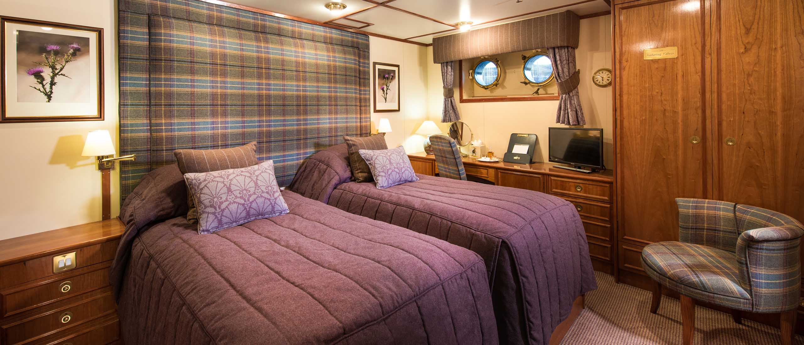 https://www.hebridean.co.uk/wp-content/uploads/2021/03/Torosay-Castle-Cabin.jpg