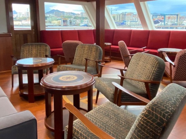 Lord of the Highlands cruise ship viewing lounge
